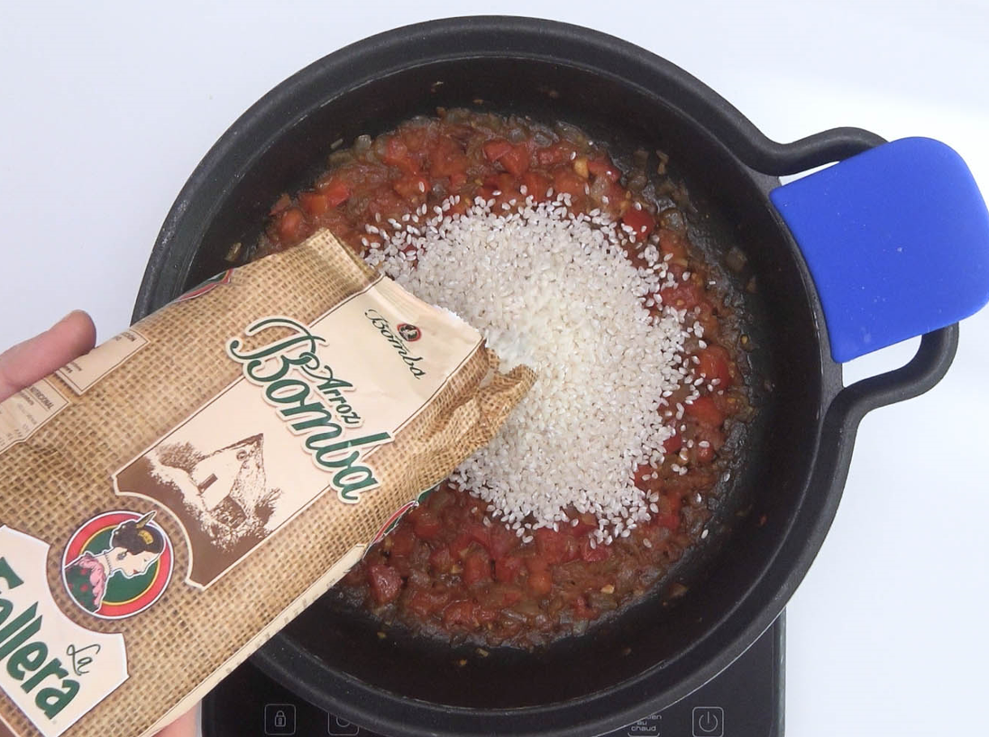 Arroz a la marinera con rape, gambas y almejas