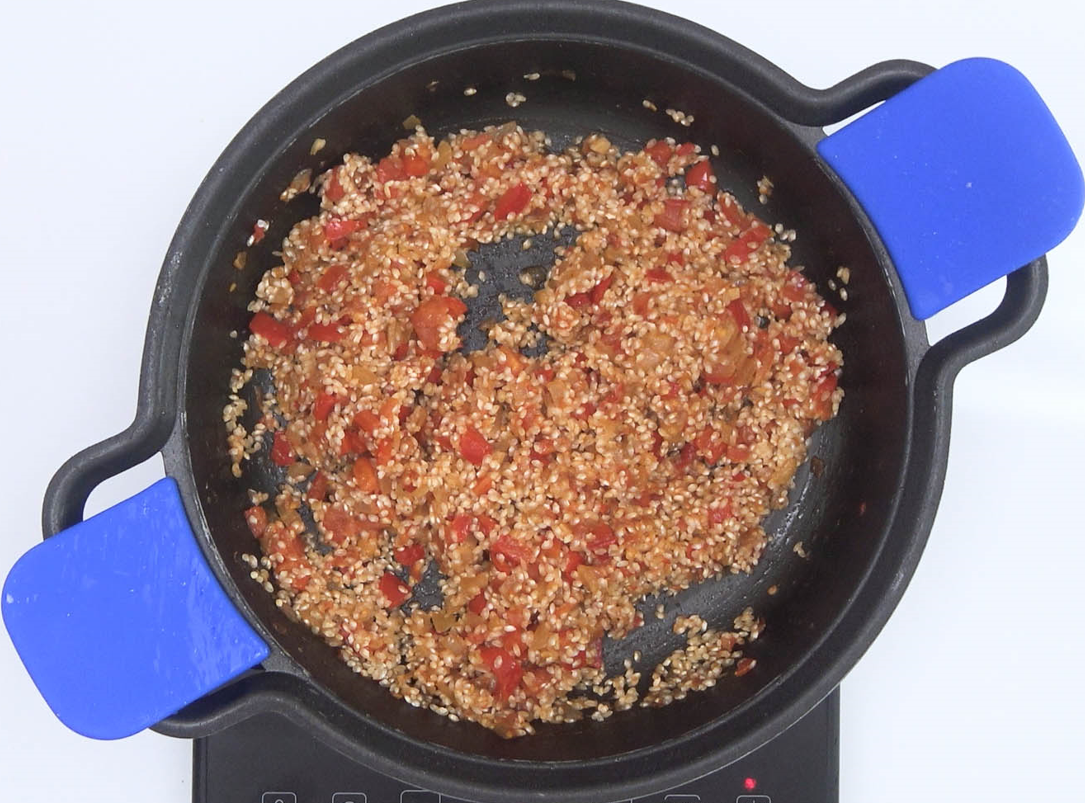 Arroz a la marinera con rape, gambas y almejas