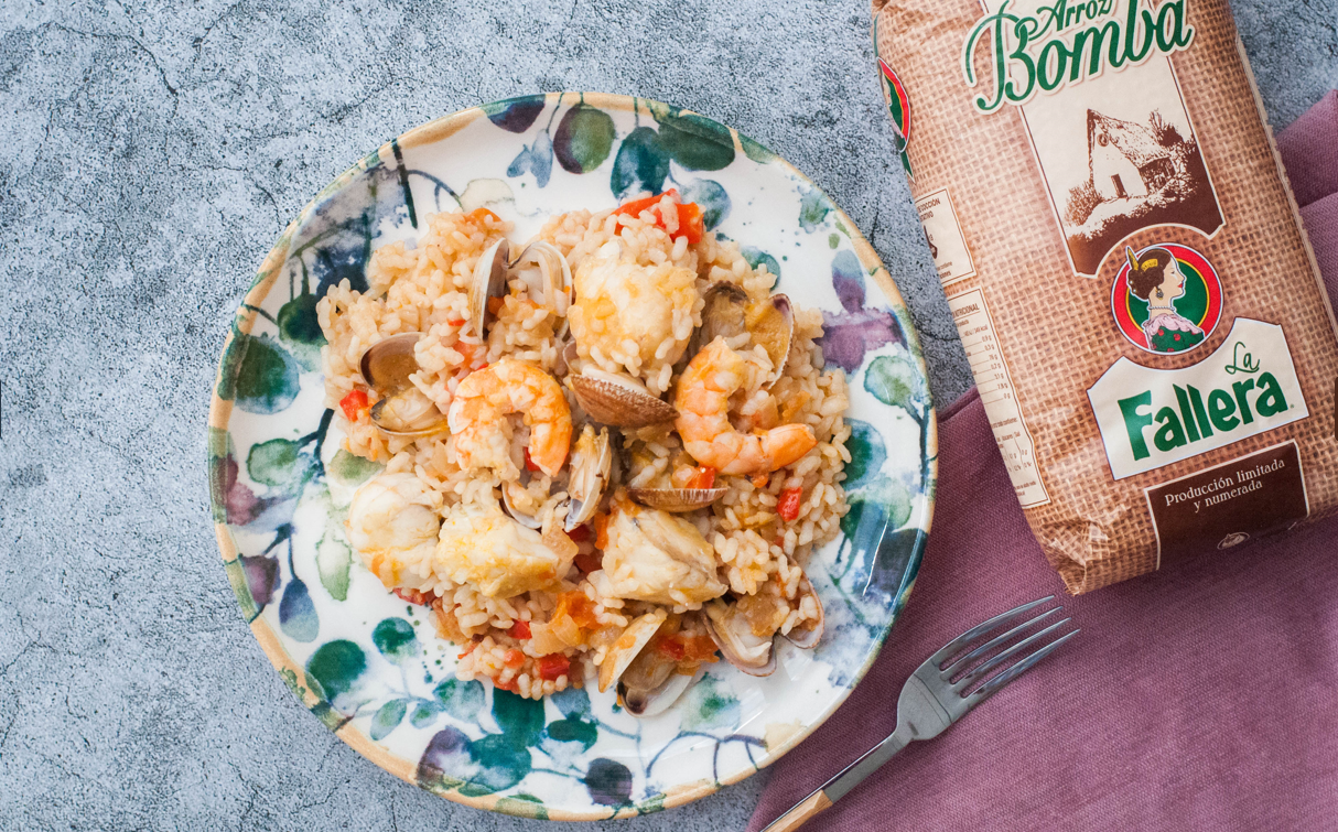 Arroz a la marinera con rape, gambas y almejas