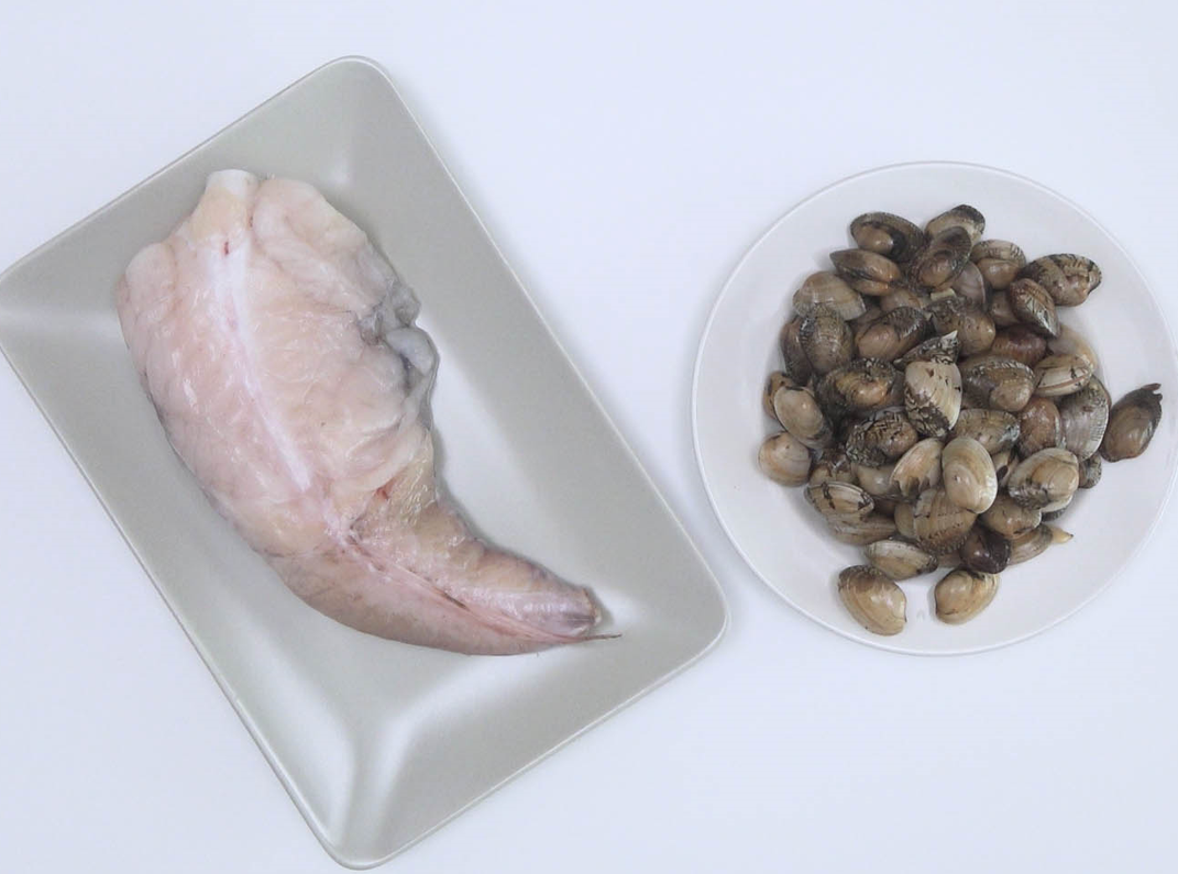Arroz a la marinera con rape, gambas y almejas