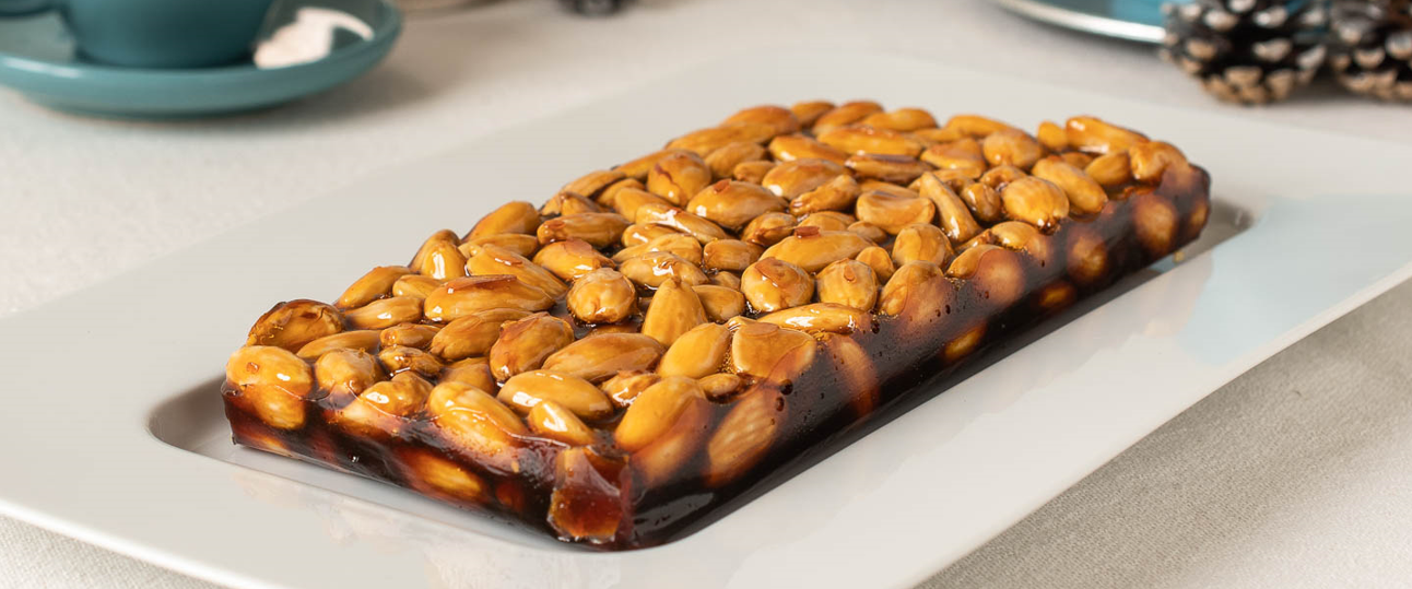 Turrón de guirlache. Postre tradicional navideño