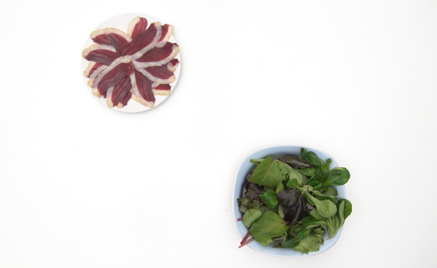 Ensalada de jamón de pato, mozzarella y granada