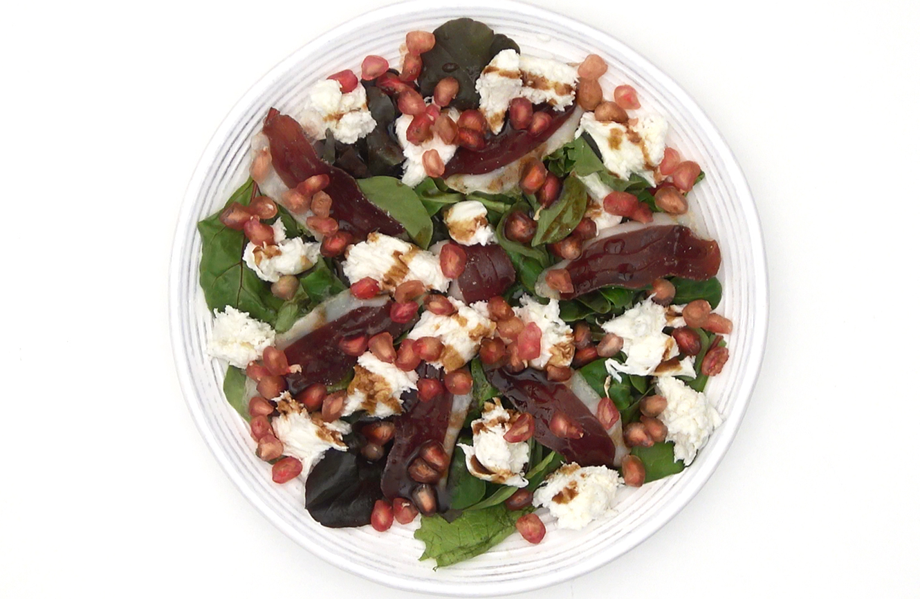Ensalada de jamón de pato, mozzarella y granada