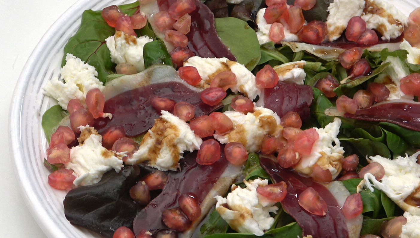 Ensalada de jamón de pato, mozzarella y granada