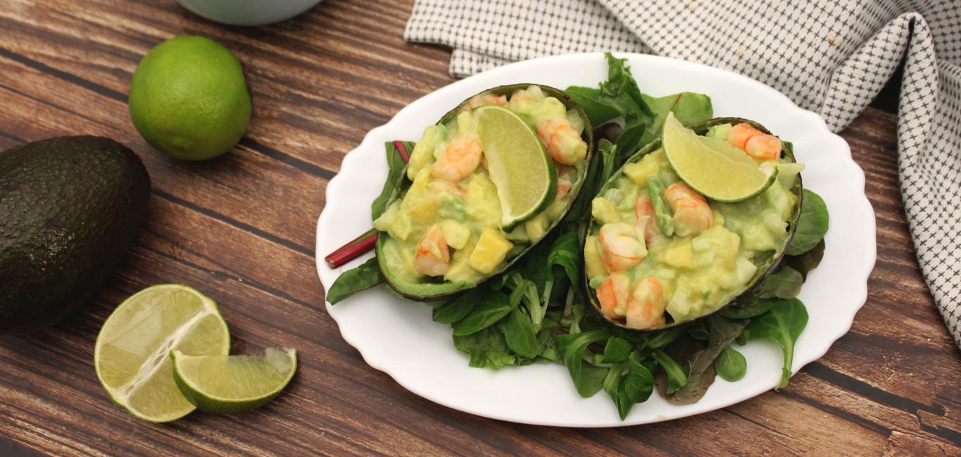 Ensalada de aguacate, gambas y mango