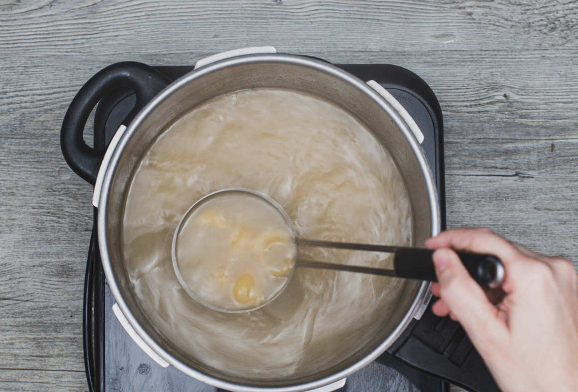 Cómo hacer escudella o cocido catalán. Receta tradicional paso a paso