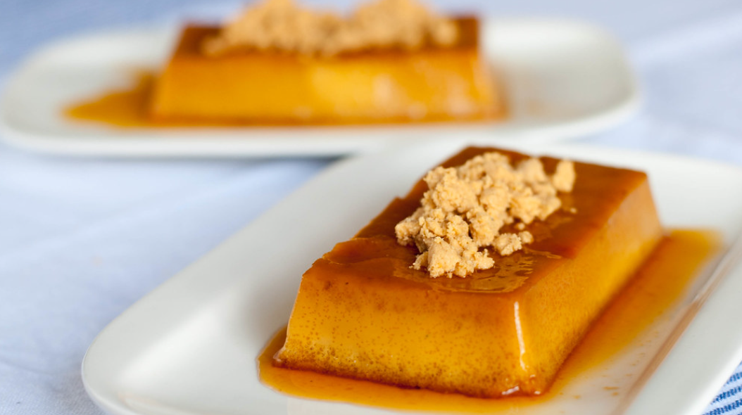 Flan de turrón. postre para triunfar esta navidad