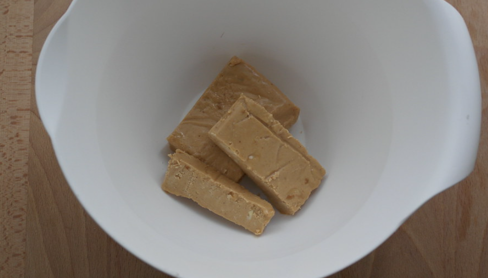 Flan de turrón. postre para triunfar esta navidad