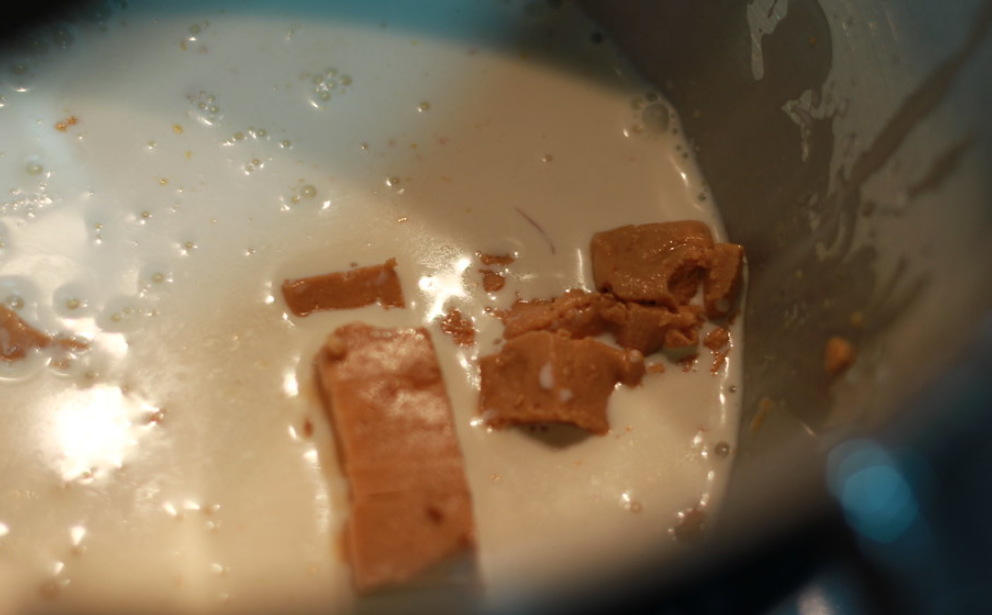 Panna cotta o panacota de turrón de jijona. postre fácil para esta navidad