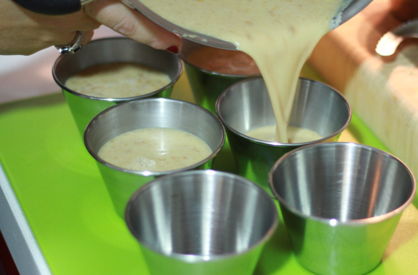 Panna cotta o panacota de turrón de jijona. postre fácil para esta navidad