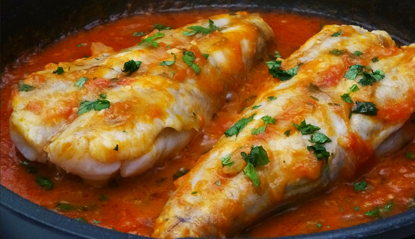 Rape en salsa de tomate y parmentier de patata