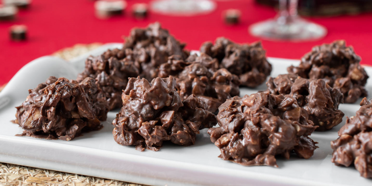 Rocas de chocolate y frutos secos. Postre fácil para Navidad