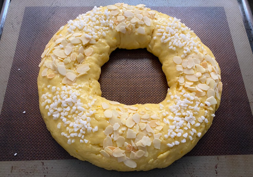 Roscón de Reyes casero sin gluten, deliciosamente esponjoso