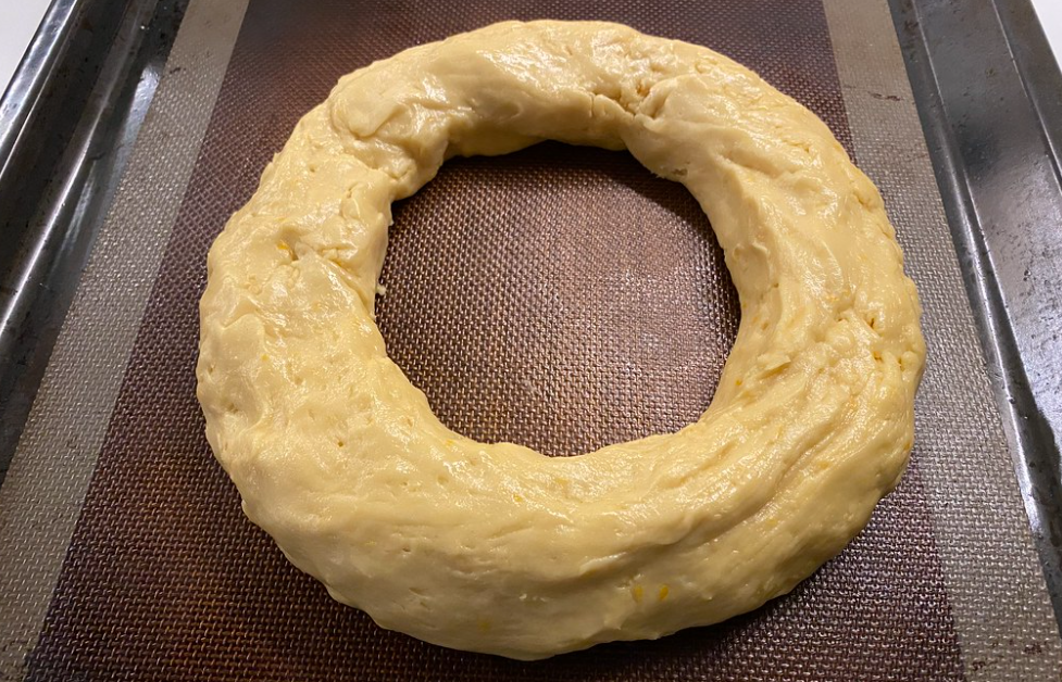 Roscón de Reyes casero sin gluten, deliciosamente esponjoso