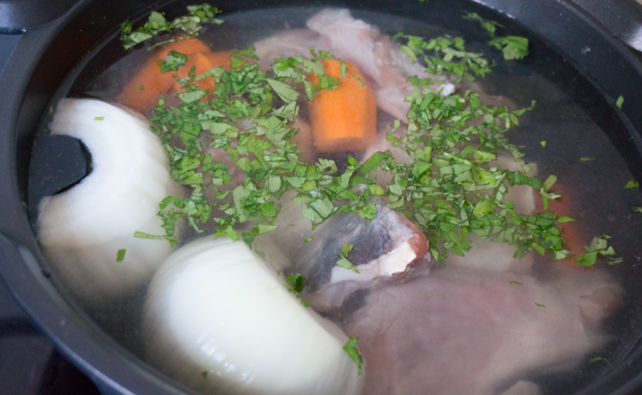 Sopa de pescado tradicional, barata y muy fácil de preparar