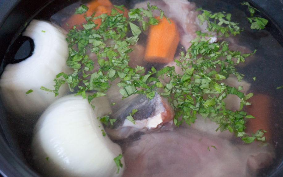 Sopa de pescado tradicional, barata y muy fácil de preparar