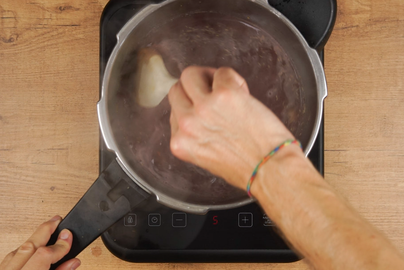 Carrilleras de ternera en olla express. Receta de la abuela