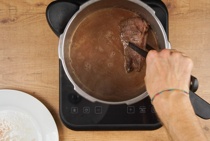 Carrilleras de ternera en olla express. Receta de la abuela