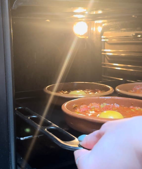 Huevos al plato. La receta tradicional más fácil