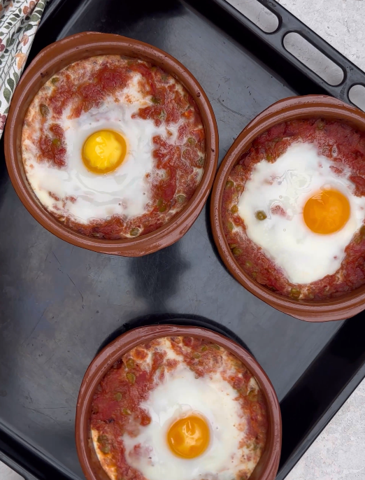Huevos al plato. La receta tradicional más fácil