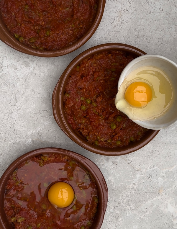 Huevos al plato. La receta tradicional más fácil