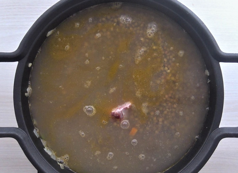 Receta de lentejas con chorizo: cubrir con agua