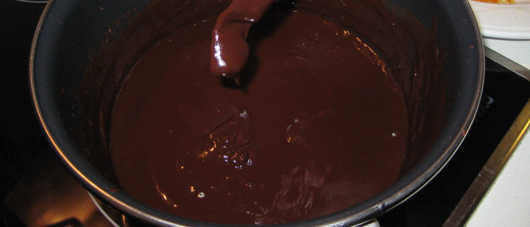 Cómo hacer tiras de naranja confitada, con azúcar y bañadas en chocolate