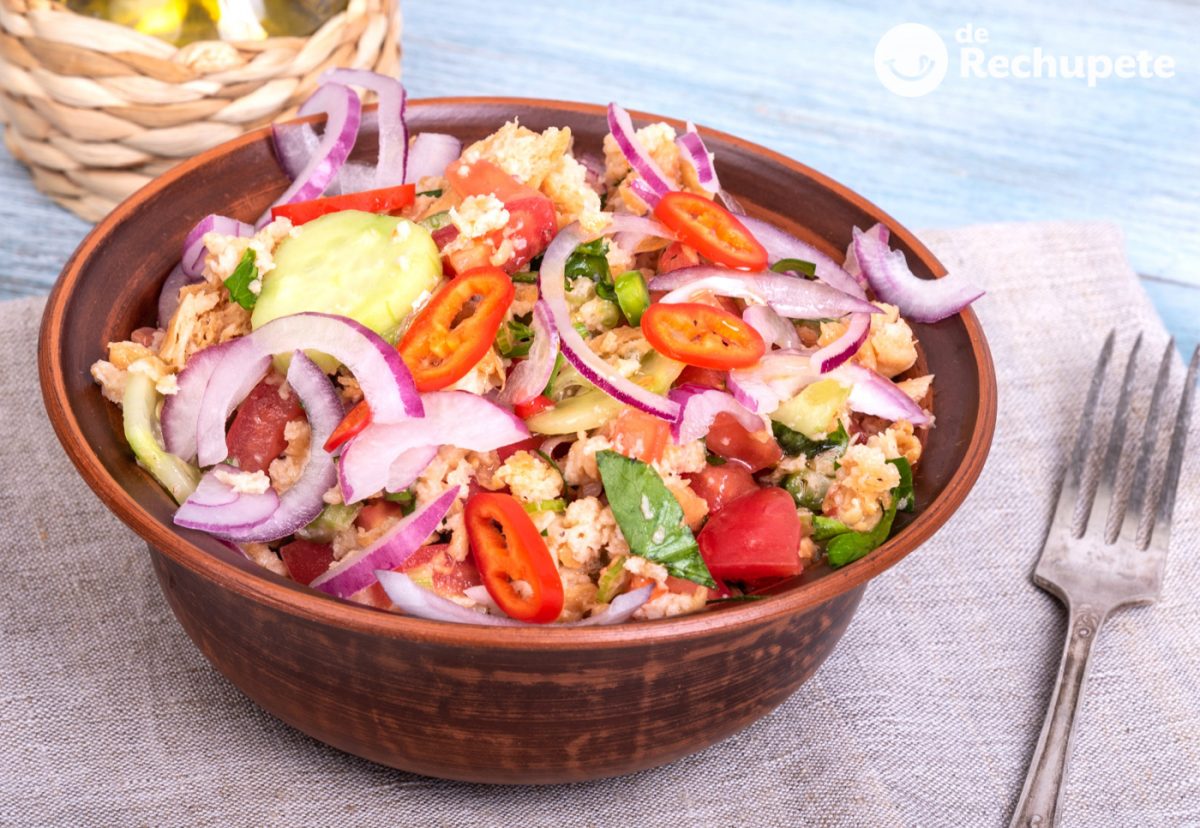 Cómo hacer una Panzanella. Ensalada tradicional de la Toscana