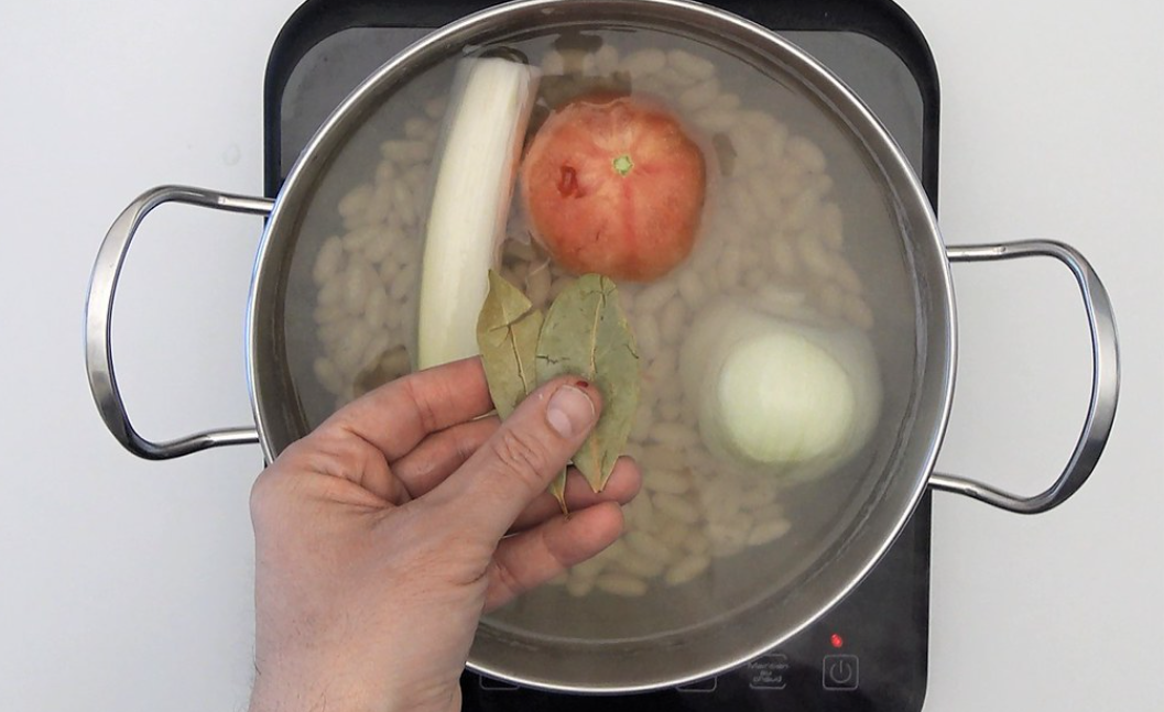 Cómo hacer alubias con chorizo