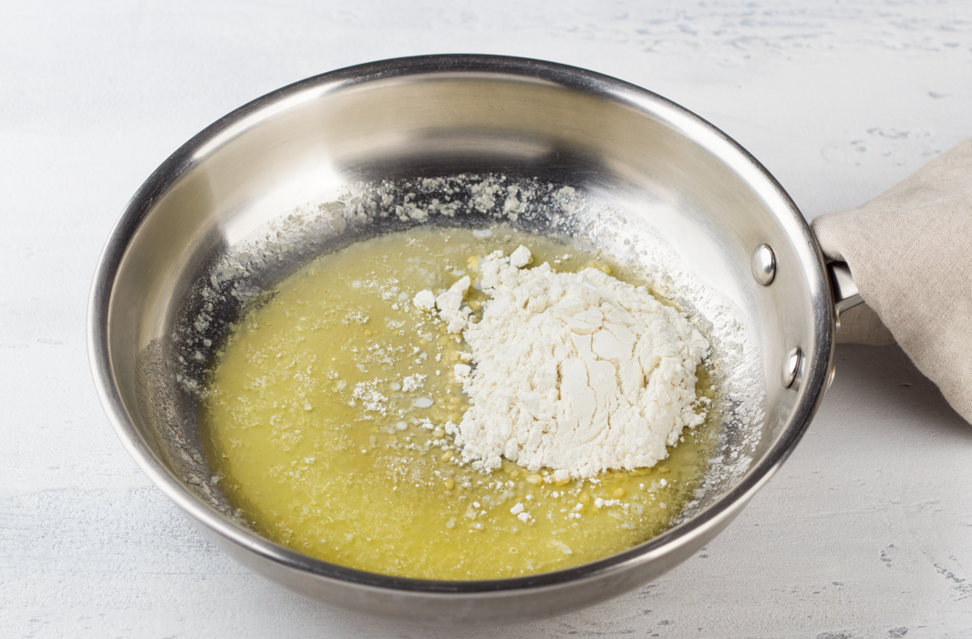 Salsa Mornay. Receta deliciosa de una versión de la bechamel