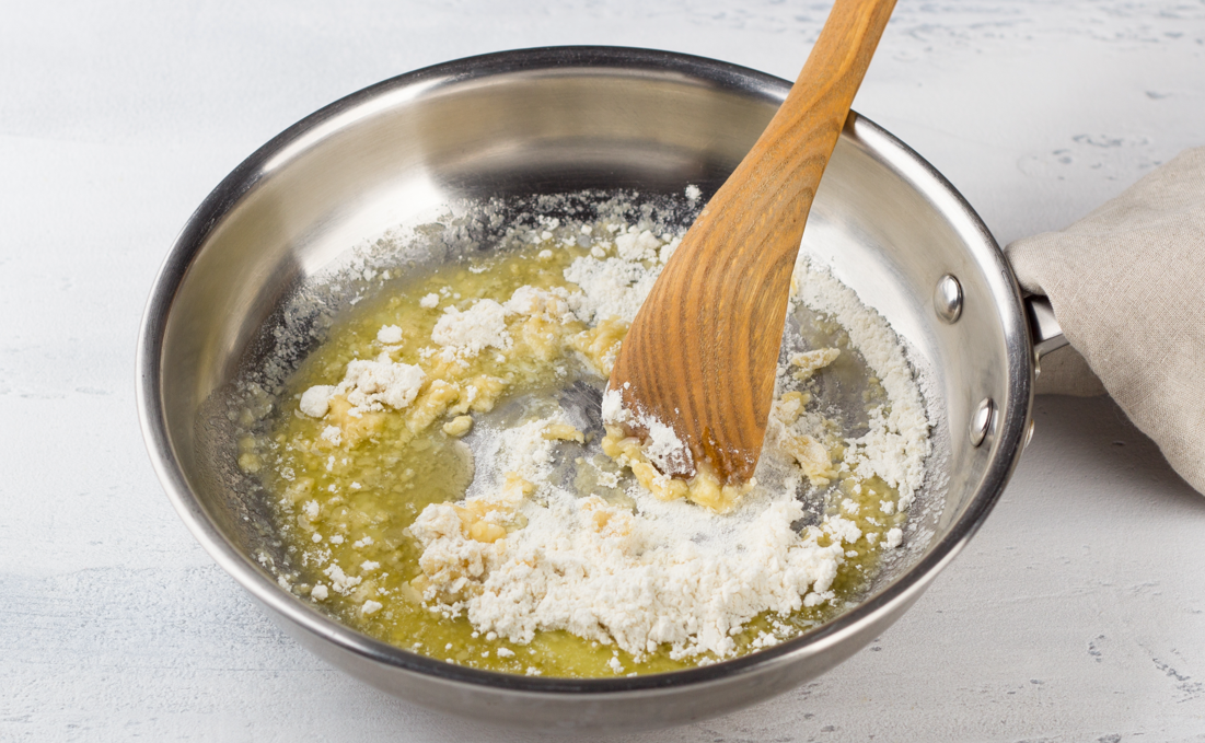 Salsa Mornay. Receta deliciosa de una versión de la bechamel