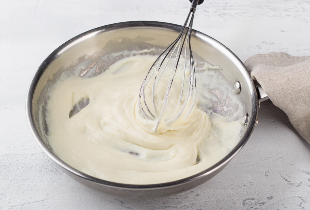 Salsa Mornay. Receta deliciosa de una versión de la bechamel