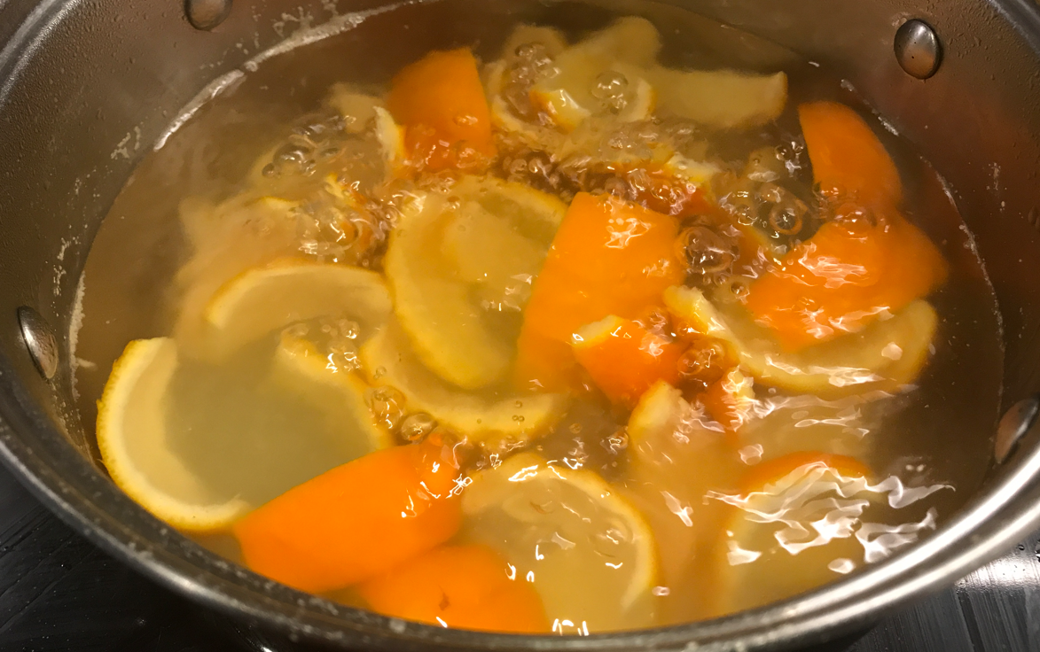 Cómo hacer tiras de naranja confitada, con azúcar y bañadas en chocolate