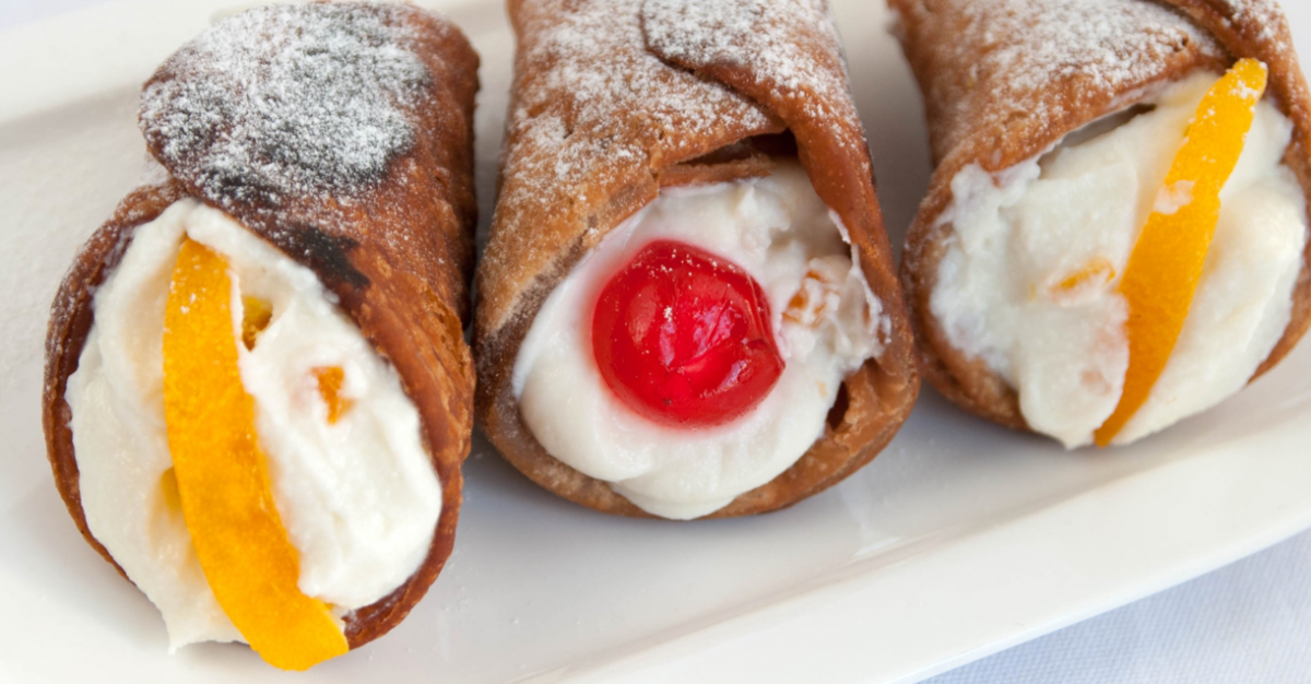 Cómo hacer cannoli siciliani. Cañas dulces rellenas de queso Ricotta
