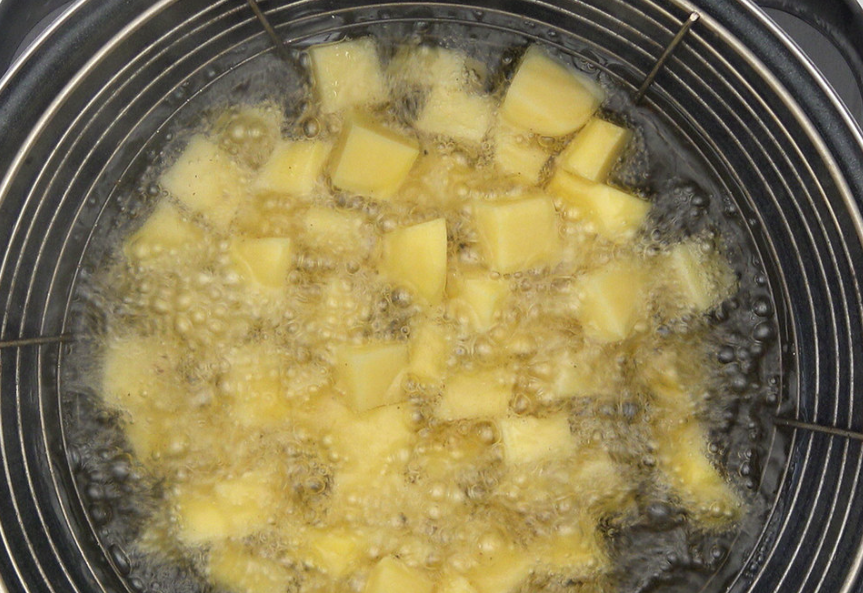 Receta de albóndigas en salsa: freír en abundante aceite