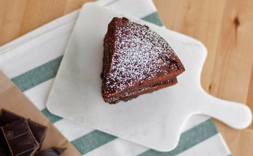 El bizcocho de chocolate irresistible que tienes que probar sí o sí