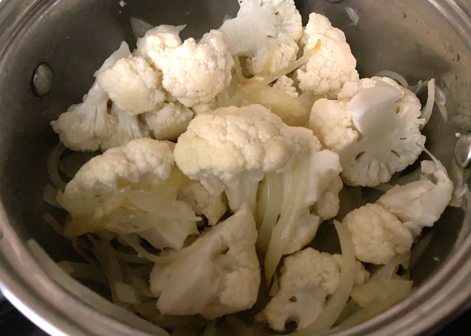Cómo hacer crema de coliflor. Receta ligera y sabrosa paso a paso