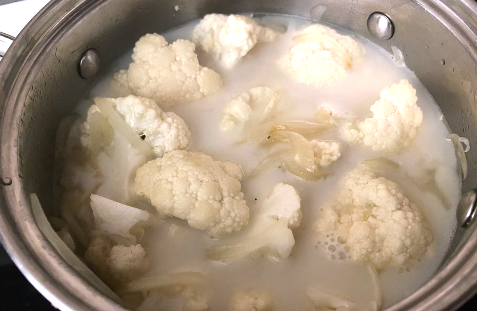 Cómo hacer crema de coliflor. Receta ligera y sabrosa paso a paso