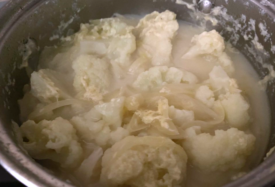 Cómo hacer crema de coliflor. Receta ligera y sabrosa paso a paso
