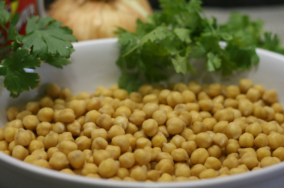 Faláfel casero con salsa de yogur, la receta auténtica y sencilla