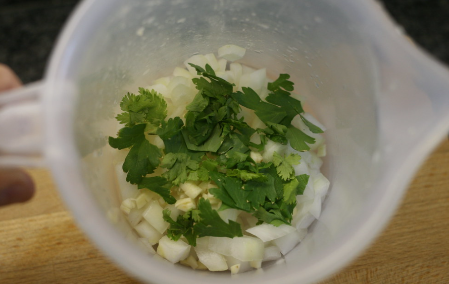 Faláfel casero con salsa de yogur, la receta auténtica y sencilla