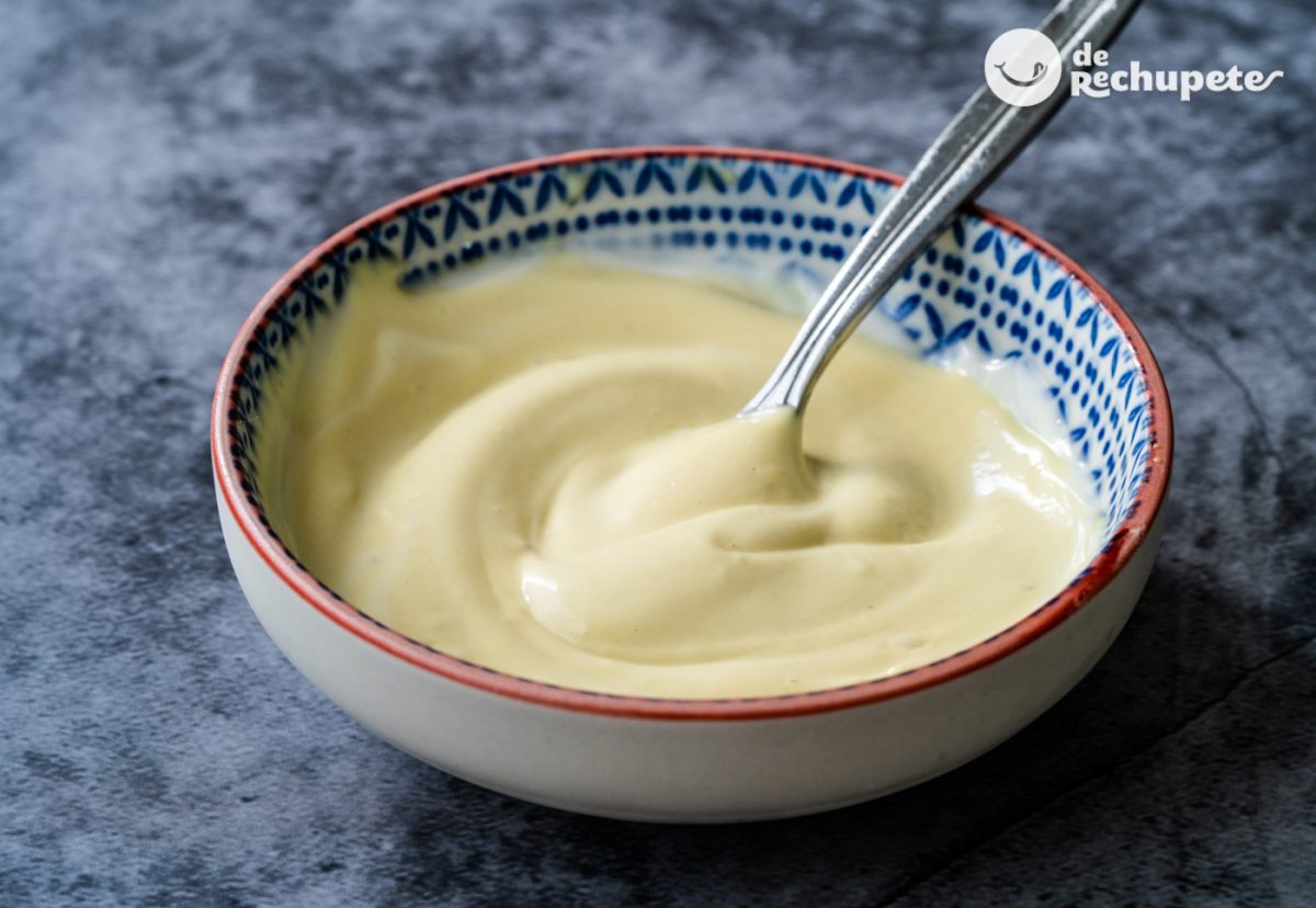 Mayonesa de ajo o ajonesa. Receta básica y otra con ajo asado