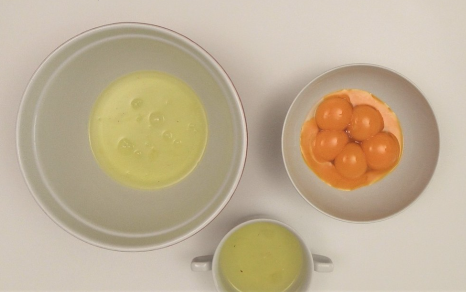 Receta de tiramisú: separar yemas y claras