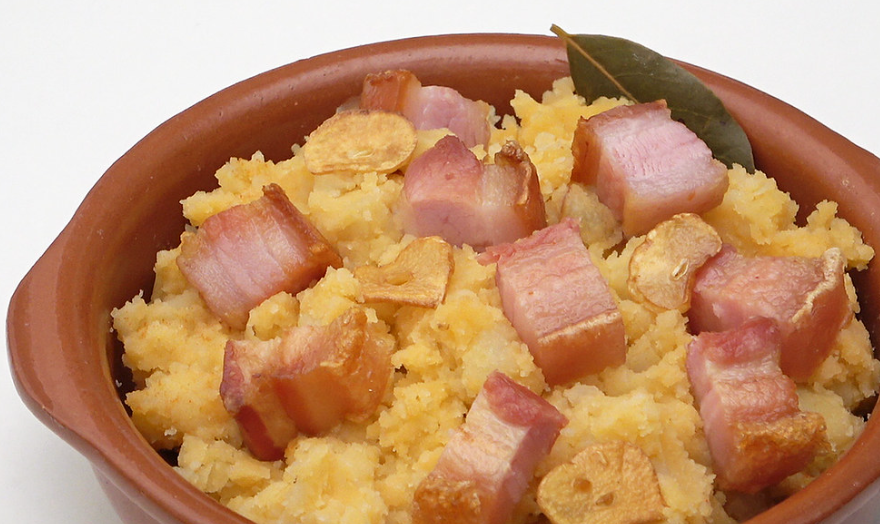 Patatas revolconas, meneás o removidas