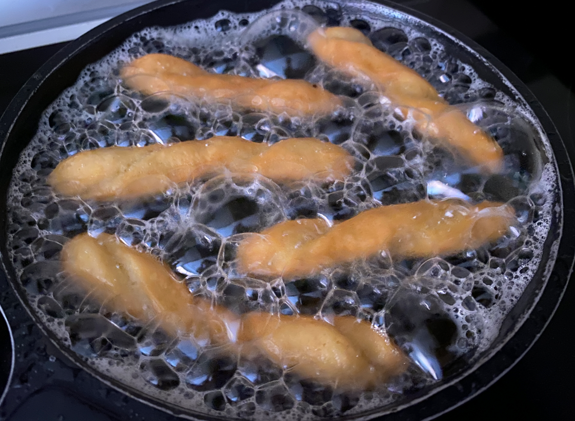 Retorcidos. Receta de las rosquillas leonesas de Carnaval