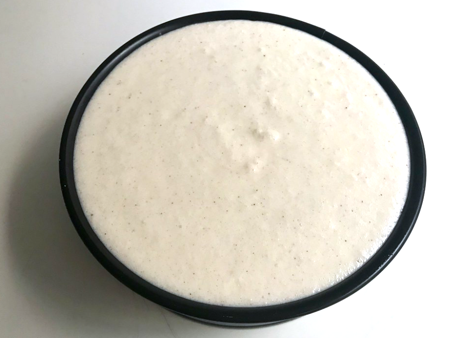 Tarta de leche merengada con galletas de canela