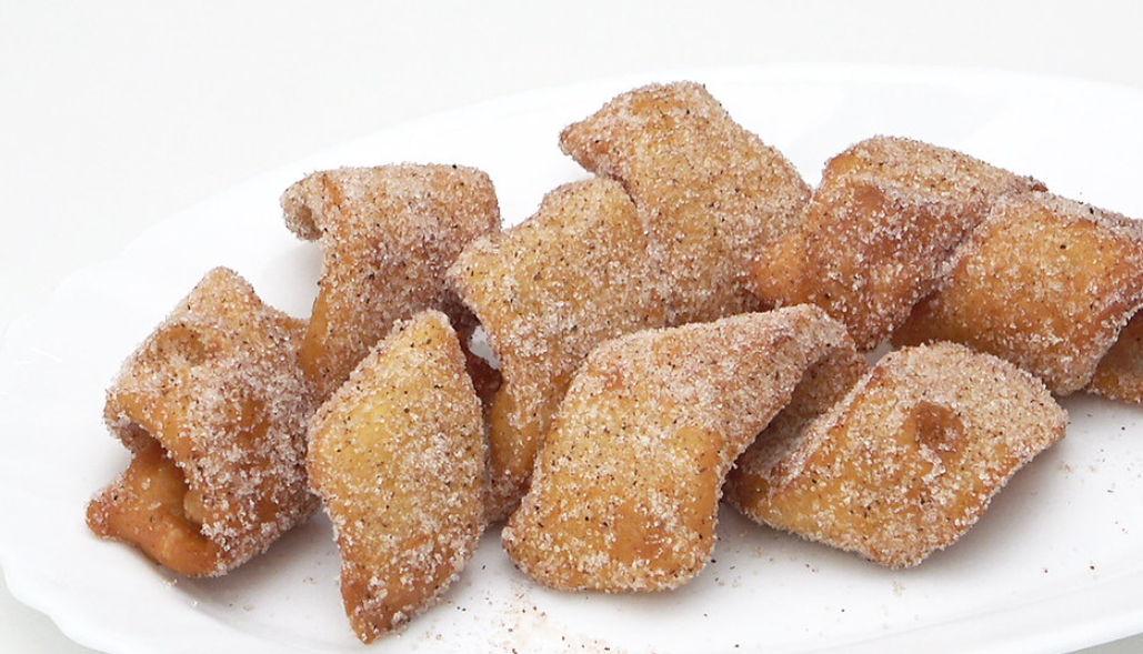 Tirabuzones dulces de vino o cañas fritas. Postre de Semana Santa