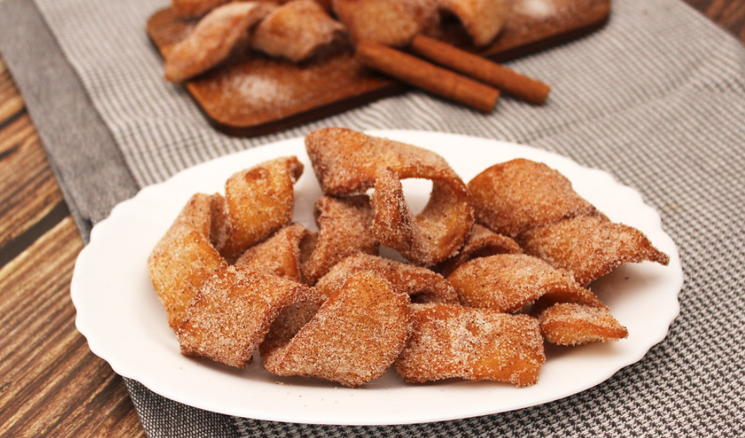 Tirabuzones dulces de vino o cañas fritas. Postre de Semana Santa