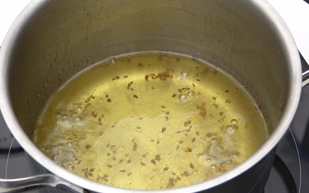 Tirabuzones dulces de vino o cañas fritas. Postre de Semana Santa