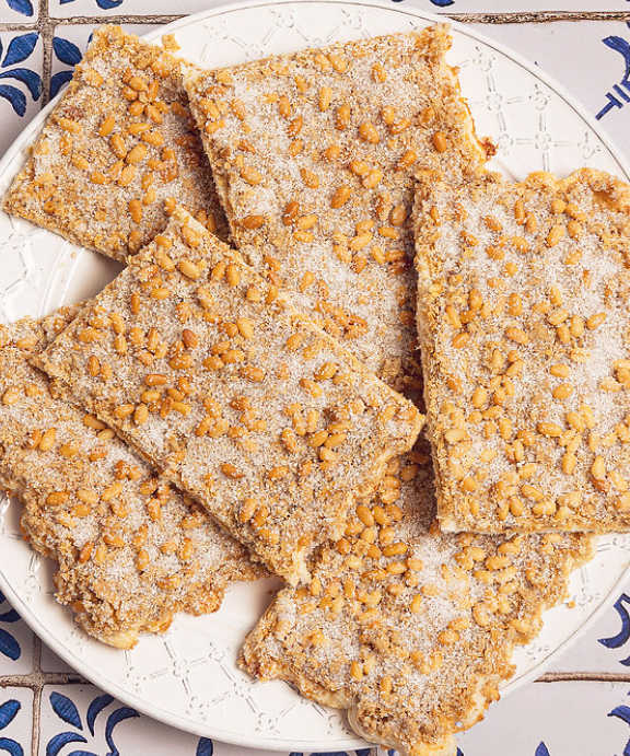 Coca de llardons o chicharrones